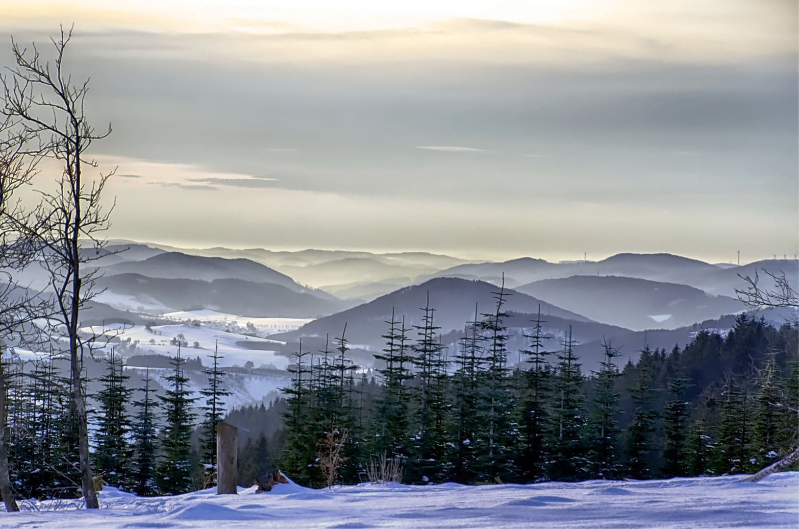 Blick auf Winterberg und den Kahlen Asten